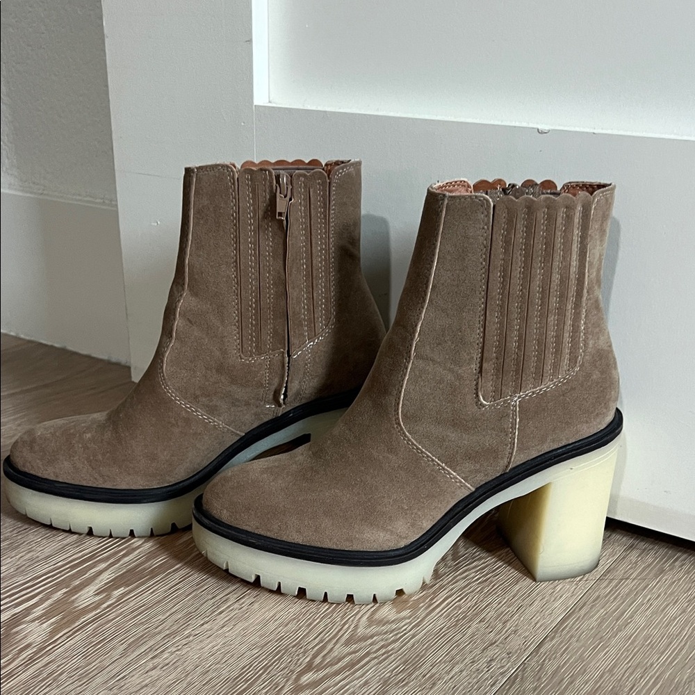 Elegant Suede Ankle Boots